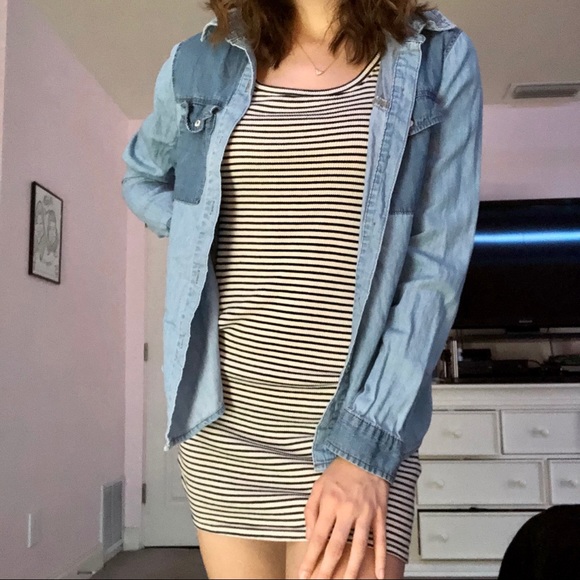 Forever 21 Jean Jacket SMALL - Picture 2 of 6